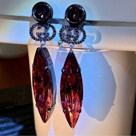 Gucci
Interlocking GG Crystal Drop Clio-On Earrings - Picture 6 of 9